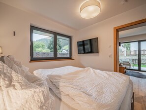 3 bedrooms, Internet