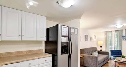 Near Downtown and Cornerstone - Southern Sunshine