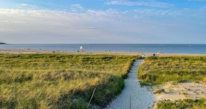 10 Mi to Crane Beach: Wooded Home Near Boston!