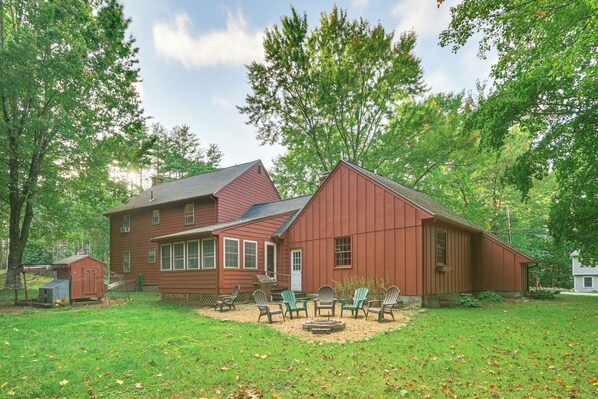 A red barn with a large open front porch and a small shed to the left. - 10 Mi to Crane Beach: Wooded Home Near Boston! (Topsfield)
