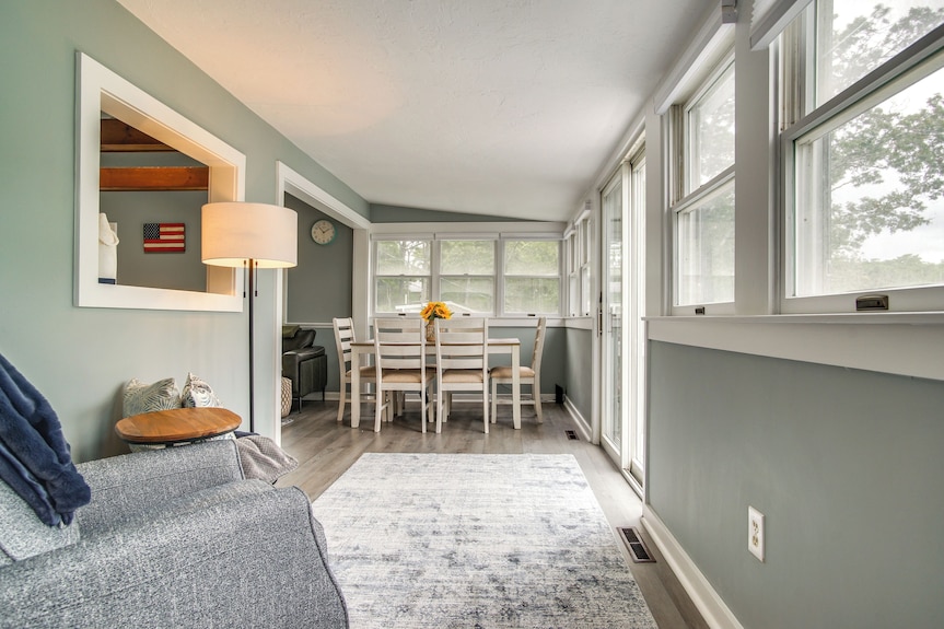 Swim & Fish On-site! Waterfront Cape Cod Cottage - Massachusetts