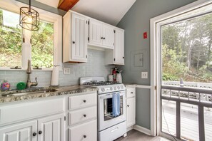Coffee/tea maker, toaster, cookware/dishes/utensils - Swim & Fish On-Site! Waterfront Cape Cod Cottage (Mashpee)