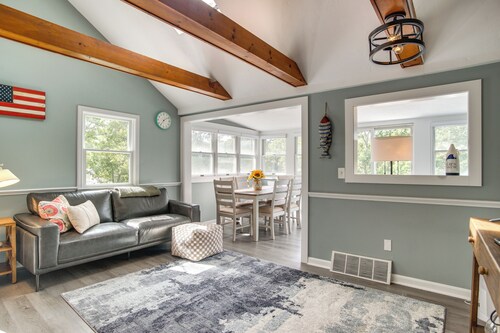 Swim & Fish On-Site! Waterfront Cape Cod Cottage