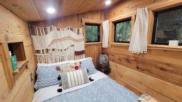 1 habitación, tabla de planchar con plancha, wifi gratis y ropa de cama