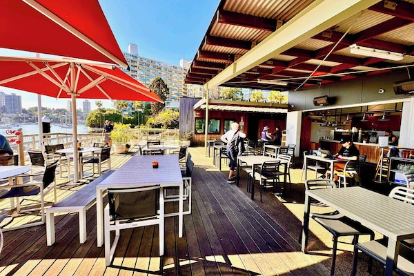 Cafe for breakfast and lunch right on the water