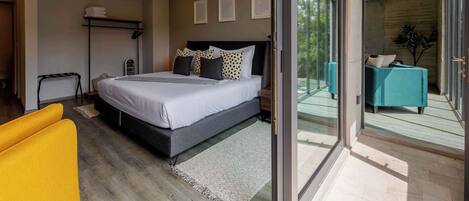 3 bedrooms, in-room safe, desk, iron/ironing board