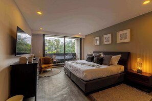 3 bedrooms, in-room safe, desk, iron/ironing board