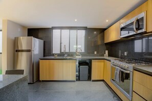 Fridge, microwave, oven, stovetop