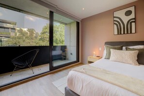 3 bedrooms, in-room safe, desk, iron/ironing board