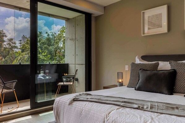 3 bedrooms, in-room safe, desk, iron/ironing board