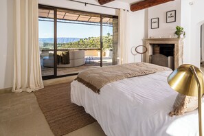 6 dormitorios, tabla de planchar con plancha, Internet y ropa de cama