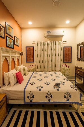 디럭스룸 | 고급 침구, 셀렉트 컴포트 침대, 무료 WiFi, 침대 시트