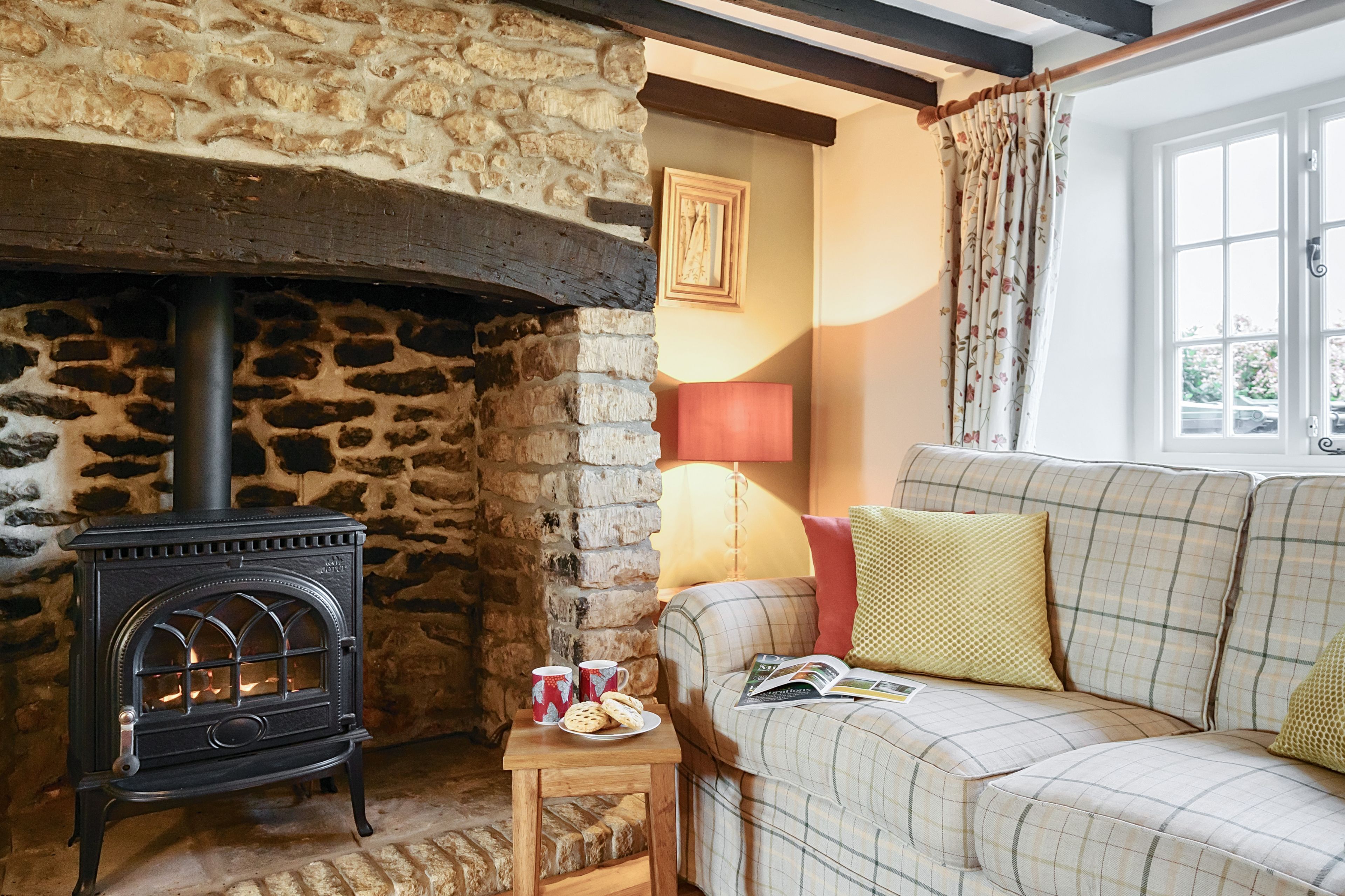 Strand Cottage - Burton Bradstock, Bridport - Bridport