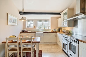 Fridge, microwave, oven, stovetop - Strand Cottage - sleeps 4 guests  in 2 bedrooms (Burton Bradstock)