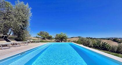 the Ginestra with swimming pool and air conditioning in Senigallia