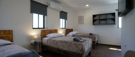 34 chambres, fer et planche à repasser, Wi-Fi, draps fournis