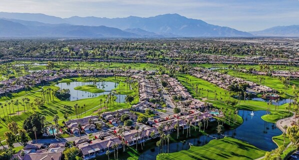 Aerial view - 
The Country Club Experience in Palm Desert (Palm Desert)