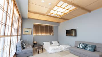 Family Room | In-room safe, laptop workspace, blackout drapes, iron/ironing board