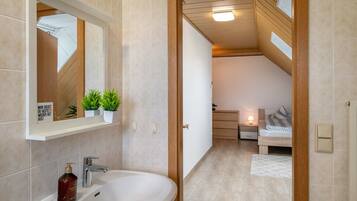 2 habitaciones, wifi gratis y ropa de cama