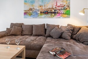 TV - Apartment 'Ferienwohnung An Der Haferkoppel' with Private Terrace and Wi-Fi (Groß Kussewitz)