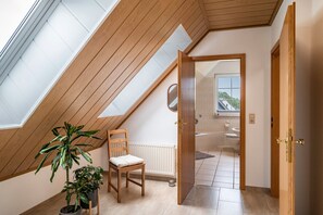 Shower, hair dryer, towels - Apartment 'Ferienwohnung An Der Haferkoppel' with Private Terrace and Wi-Fi (Groß Kussewitz)