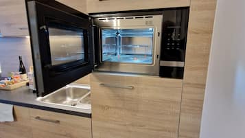 Refrigerador, microondas, parrilla de estufa y lavavajillas