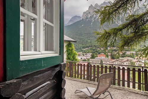 Holiday Home 'Ferienhaus Zaunkönig' with Mountain View and Private Terrace