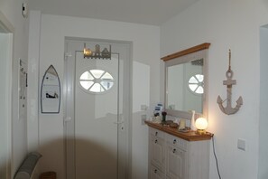 Interior - Apartment 'Ferienwohnung Baltic Sea' with Private Terrace, Private Garden and Wi-Fi (Börgerende-Rethwisch)