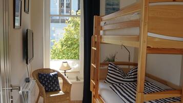 1 chambre, fer et planche Ă repasser, Wi-Fi gratuit, draps fournis