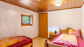 4 bedrooms, free WiFi, bed sheets