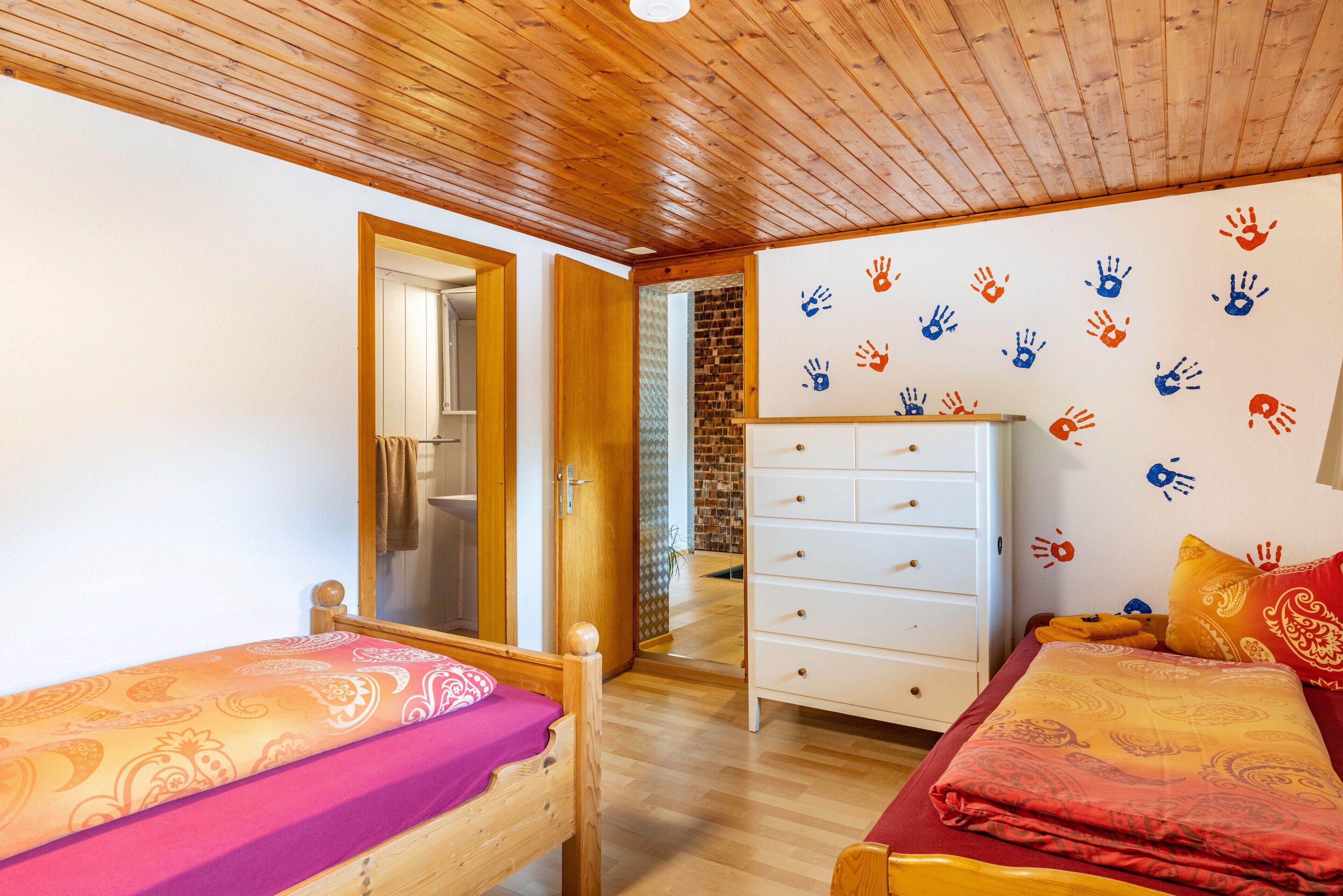 4 bedrooms, free WiFi, bed sheets