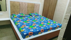 Free WiFi, bed sheets