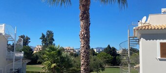 Villa with garden, seating area and terrace near the beach and the MET