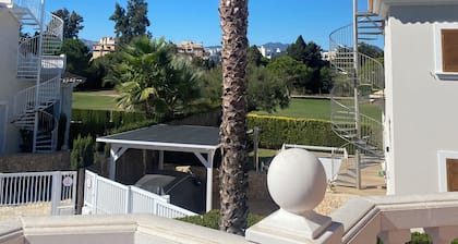 Villa with garden, seating area and terrace near the beach and the MET