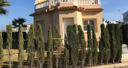 Villa with garden, seating area and terrace near the beach and the MET