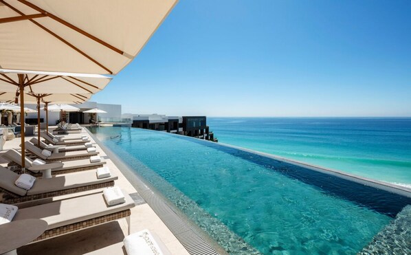 Piscine couverte, piscine extérieure