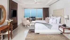 3 bedrooms, desk, iron/ironing board, free WiFi - Upscale, Luxe oceanfront 3bed, 2.5 ba condo resort with huge balcony and jacuzzi (Cabo San Lucas)