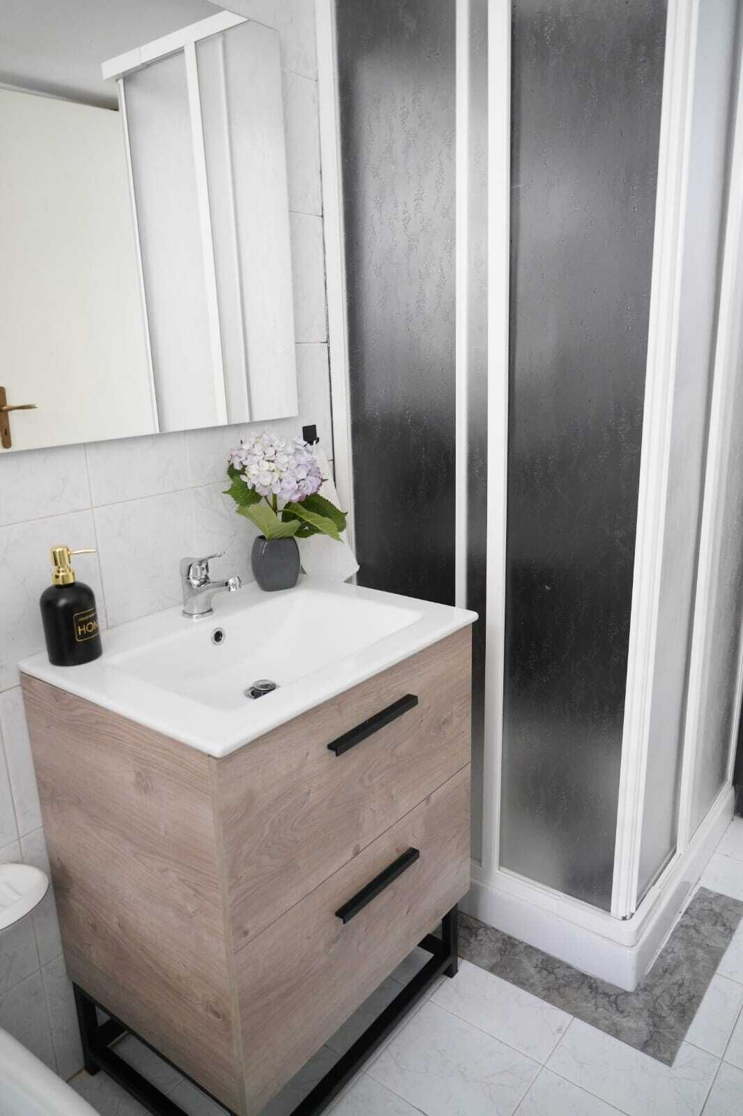 Doccia, asciugacapelli, bidet, asciugamani