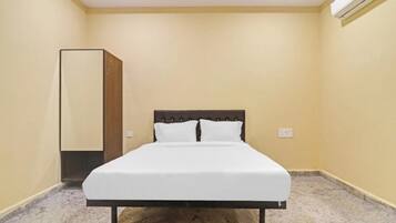 Deluxe Double Room, Multiple Bedrooms, City View | Soundproofing, free WiFi, bed sheets