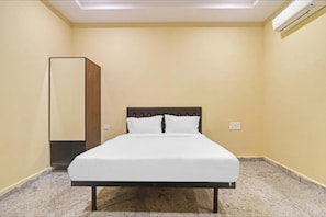 Chambre Deluxe double, plusieurs chambres, vue sur la ville | Système d’insonorisation, accès au Wi-Fi (inclus), literie fournie