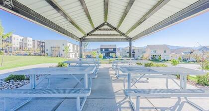 Bright 3BR Home: Fenced Yard, New Build, Sleeps 7!