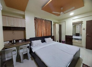 디럭스 더블룸, 침실 여러 개, 시내 전망 | 무료 WiFi, 침대 시트