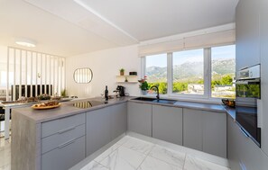Refrigerador, microondas, horno y lavavajillas 