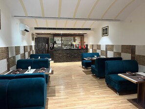 Restaurant - Hotel Vasu International  (Phagwara)