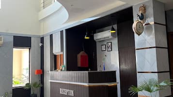 Quầy tiếp tân