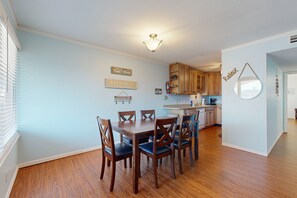 Dining - Beach Access Across the Street, Shared Heated Pool (Corpus Christi)