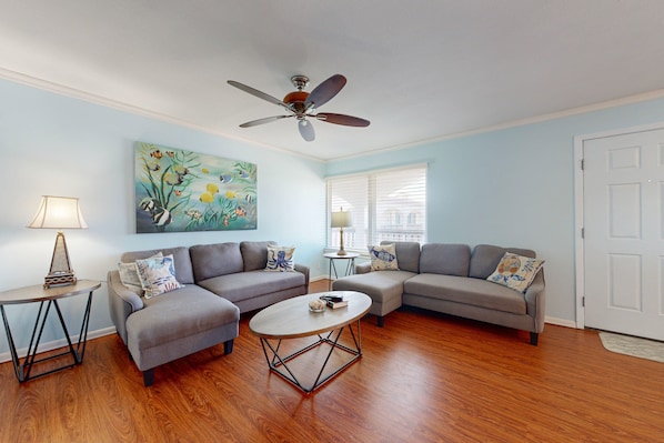 TV - Beach Access Across the Street, Shared Heated Pool (Corpus Christi)