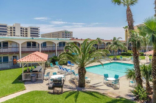 Beach Access Across the Street, Shared Heated Pool