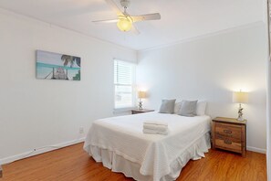 2 bedrooms, internet - Beach Access Across the Street, Shared Heated Pool (Corpus Christi)