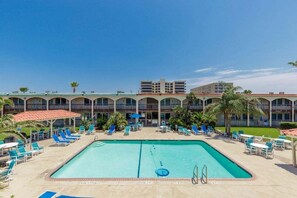 A heated pool - Beach Access Across the Street, Shared Heated Pool (Corpus Christi)